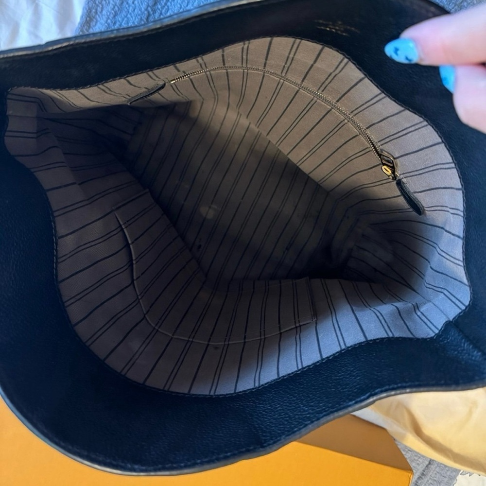 Louis Vuitton Black Bagatelle Hobo Bag - Picture 7 of 14